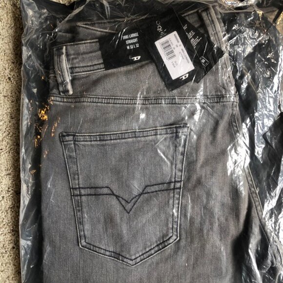 DIESEL  Larkee Straight Jeans. - Picture 4 of 4